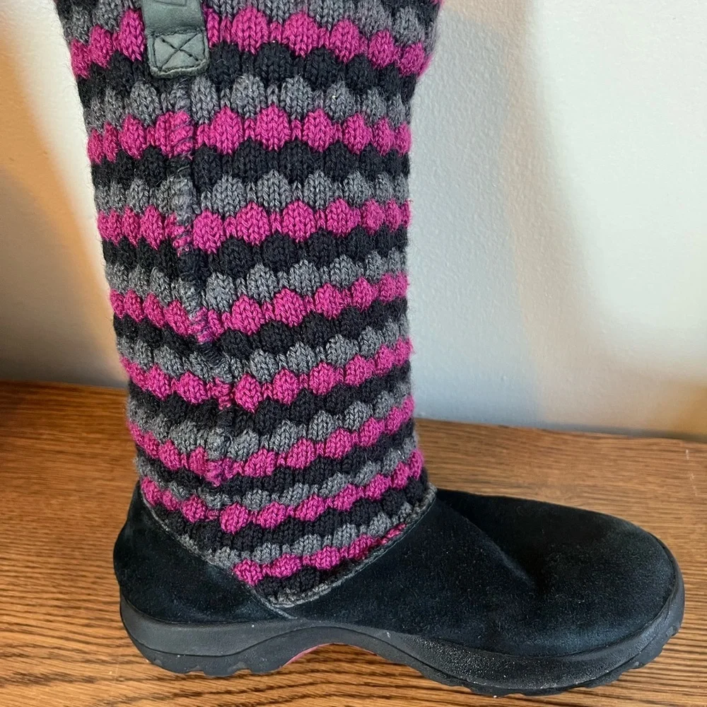 KEEN Black and Pink Boots Ripple Striped Knit Boots, Girls Sz 3